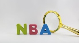 希腊男篮团队精神闪耀，字母哥成希腊及雄鹿队核心力量